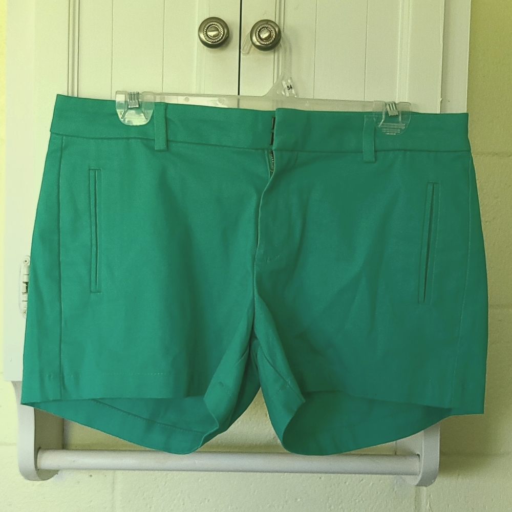 Size 6 women's A.N.A shorts.